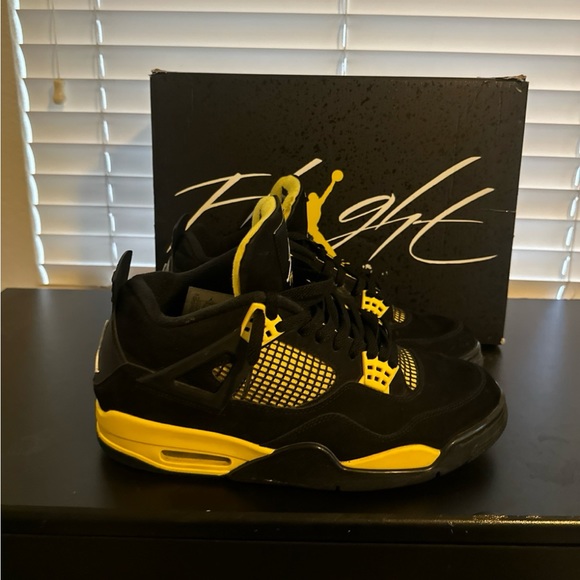 Jordan 4 yellow thunder